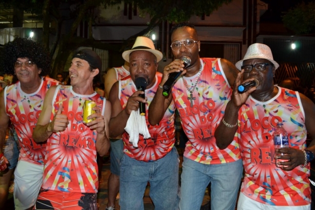 Os puxadores do samba do Bloco do Remo ano passado na Avenida: garra, anima&ccedil;&atilde;o e amor ao carnaval