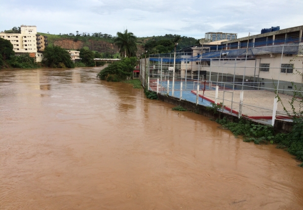 Rio Pomba está baixando e risco de enchente no momento está descartado