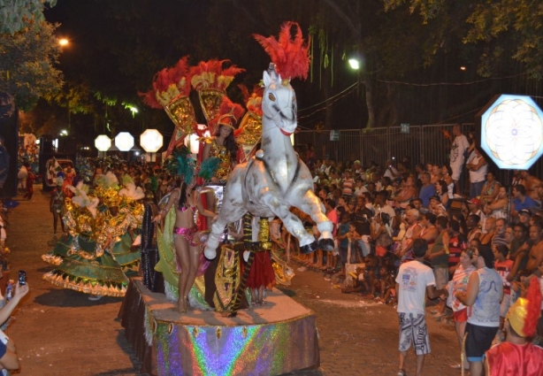 As escolas de samba capricharam no samba enredo e disponibilizaram para download no site