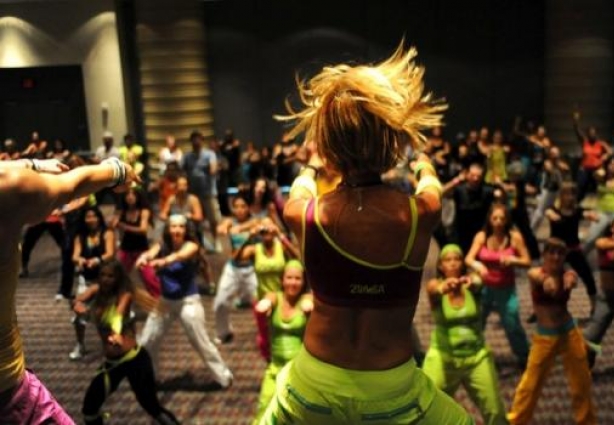 O Master Class Zumba Fitness será aberto ao público em geral e quem quiser participar deverá trazer um quilo de alimento não perecível, exceto sal