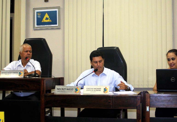 O vereador Vinícius Machado reclamou a falta de colaboração de parte da população na manutenção da limpeza urbana