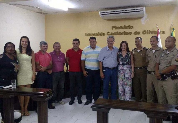 Nilmário Miranda com a prefeita Tarsília, secretários, vereadores e militares, após o encontro