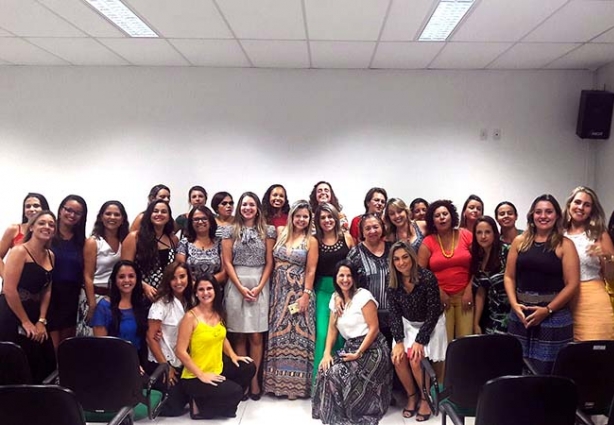 Após a palestra aconteceu uma alegre confraternização e foi servido um coquetel