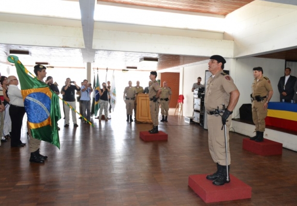 Momento da transmissão do cargo onde o coronel Pimenta assume o comando da 6ª Companhia Independe de Polícia Militar 