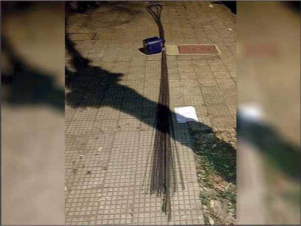 As varas de ferragens foram furtadas de uma obra na Vila Minalda e recuperadas na Pra&ccedil;a Santa Rita