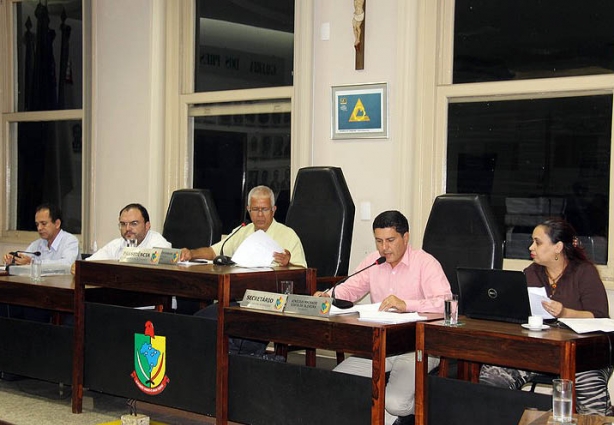 Reunião do Legislativo desta terça-feira pode liberar a abertura de postos de combustíveis em Cataguases