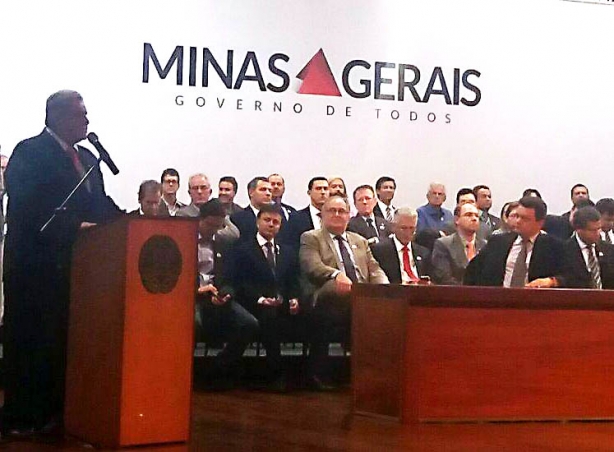 Cesinha ganhou uma academia ao ar livre para Cataguases e discursou em nome dos demais prefeitos presentes