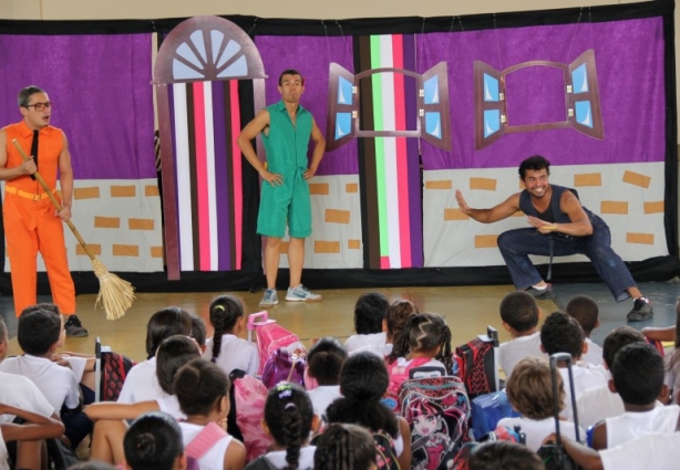 O Grupo Girarte durante uma apresentação teatral na região