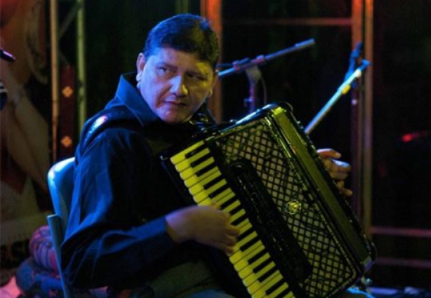 Oswaldinho do Acordeon faz show de encerramento da Festa da Diversidade em Sobral Pinto neste sábado