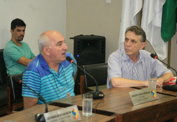 Serafim Spíndola, à esquerda na foto, propôs e os vereadores aprovaram projeto que cria o Dia do Defensor Público