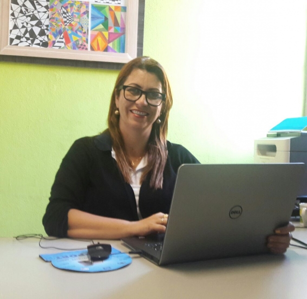 Luciana Pinholi, diretora da Escola Estadual Professor Cl&oacute;vis Salgado, participa do Colegiado nesta quarta-feira
