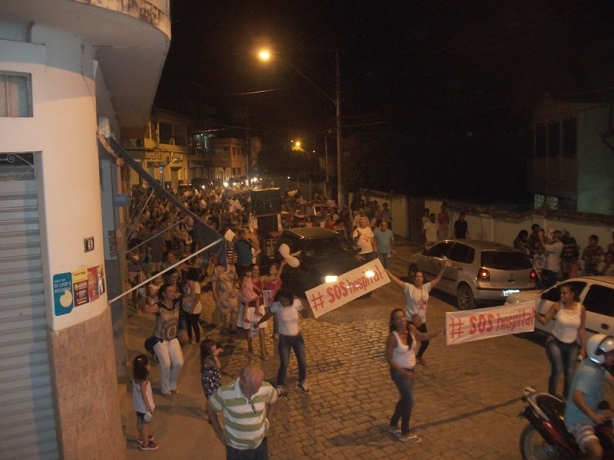 Moradores de Recreio foram para as ruas defenderem a manuten&ccedil;&atilde;o de recursos para o Hospital da cidade