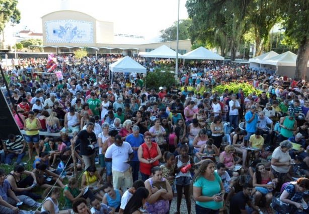 O público compareceu em massa para participar do sorteio de prêmios em homenagem à padroeira Santa Rita de Cássia