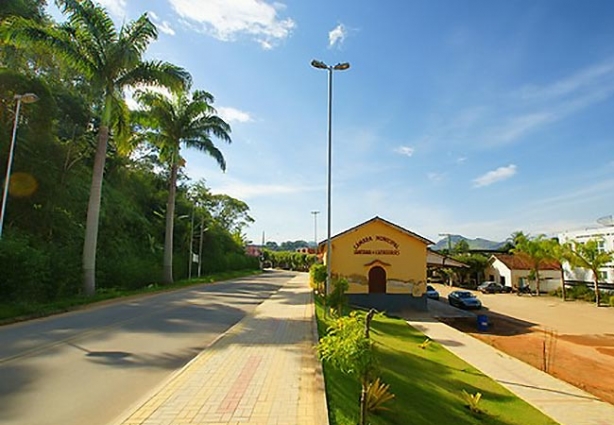 Entrada principal de Santana de Cataguases onde a agência dos Correios foi assaltada