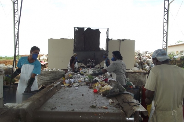 A Usina de Reciclagem de Recreio funcionou at&eacute; 2015 e tem capacidade para reciclar res&iacute;duos para popula&ccedil;&atilde;o de at&eacute; 20 mil habitantes