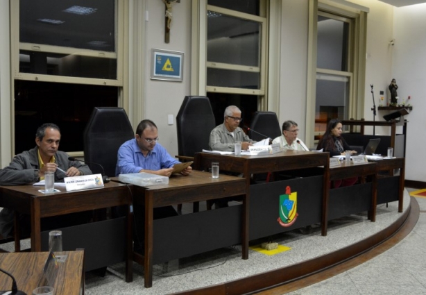 Vereadores realizam sessão ordinária nesta terça-feira e vão entregar moções de congratulações