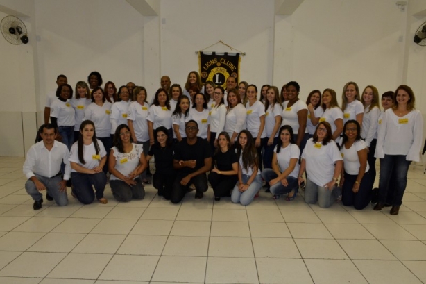 Os formandos da primeira turma do curso de Libras do Lions Clube de Cataguases