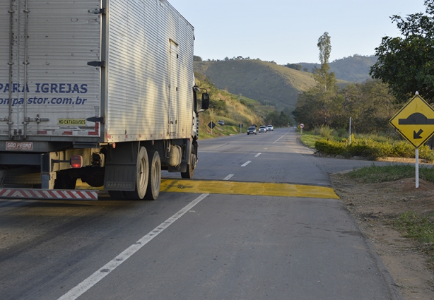 No trevo de acesso ao Bairro Três Cruzes, também foram registrados muitos acidentes