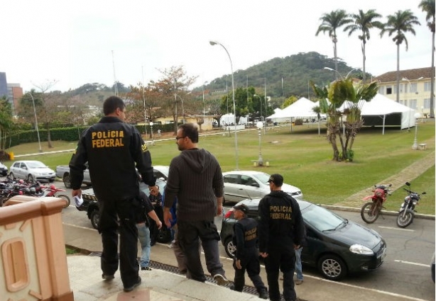 Equipe da Polícia Federal esteve no campus da UFV durante toda a quarta-feira 