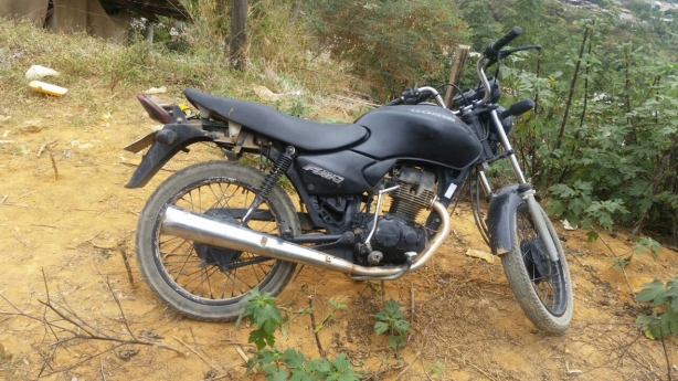 A motocicleta estava estacionada em uma rua no Bairro S&atilde;o Vicente e foi encontrada por policiais