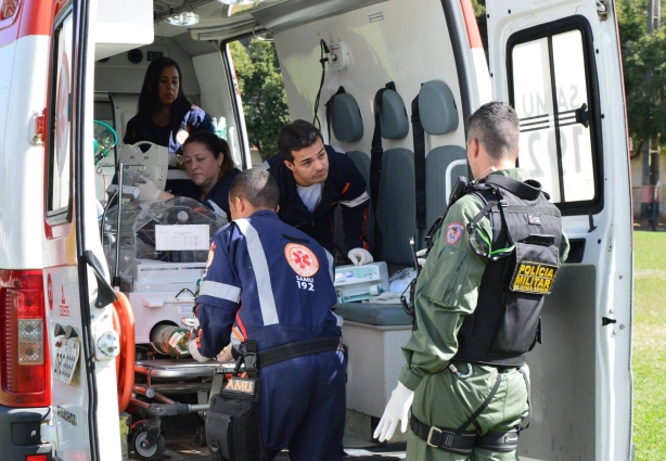 A criança foi acompanhada por uma equipe de profissionais de saúde e chegou bem ao hospital de Carangola