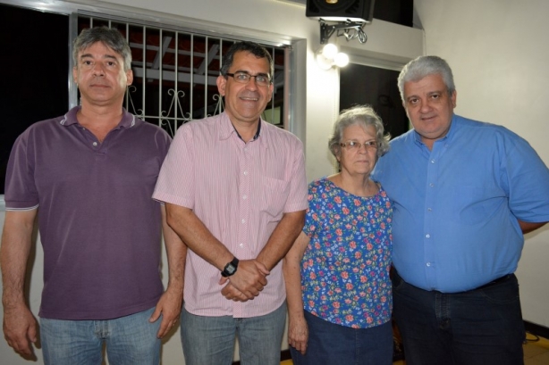 Ao centro os candidatos Fernando Pacheco com Maria Cristina ladeado pelas lideran&ccedil;as do PP, Marco Aur&eacute;lio (esquerda) e Marco Ant&ocirc;nio de Souza (direita)