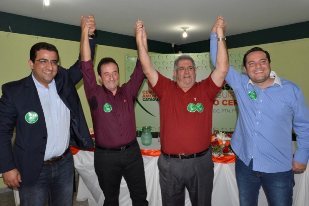 Wadson Ribeiro, Fernando Batista, Cesinha Samor e Ricardo Faria, comemoram o lan&ccedil;amento da candidatura da coliga&ccedil;&atilde;o