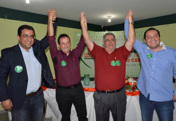 Wadson Ribeiro, Fernando Batista, Cesinha Samor e Ricardo Faria, comemoram o lançamento da candidatura da coligação