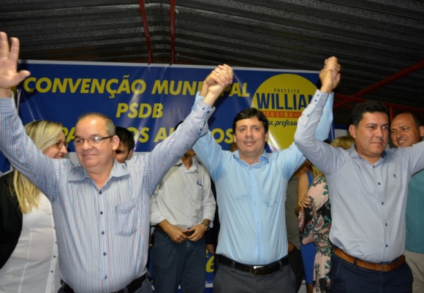 Tita, Willian e o vereador Vinícius Machado no momento final da Convenção 