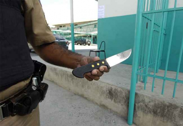 Facas e punhais com mais de 10 centímetros de lâminas estão proibidos de serem portados em Minas Gerais