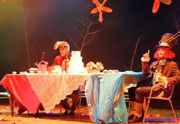 A pela Frozen encantou o público e fez nevar no palco do Centro Cultural Humberto Mauro