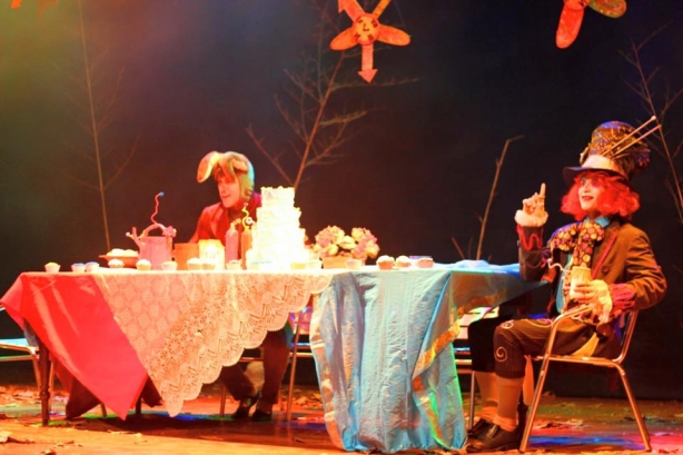 A pela Frozen encantou o p&uacute;blico e fez nevar no palco do Centro Cultural Humberto Mauro