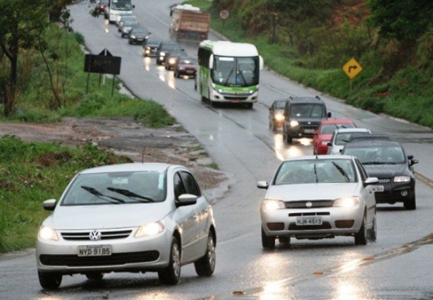 "Lei do Farol Baixo" obrigava condutores de todo o país a acender o farol do veículo durante o dia em rodovias