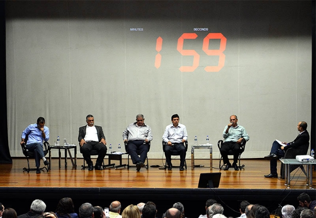 Os candidatos responderam às perguntas e mantiveram a cordialidade entre si durante todo o debate