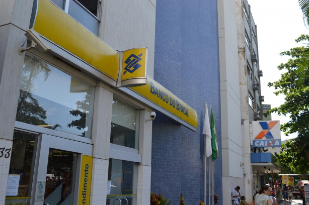 Ag&ecirc;ncia do Banco do Brasil de Leopoldina ter&aacute; de indenizar garoto por ter se ferido em um refletor de luz
