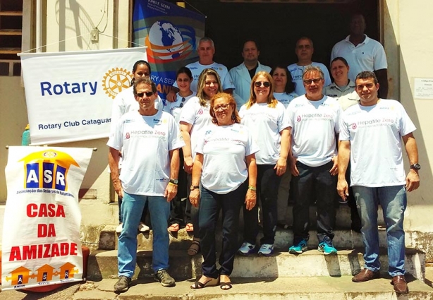 A equipe de rotarianos que atuou no presído na aplicação dos testes de aferição de hepatite