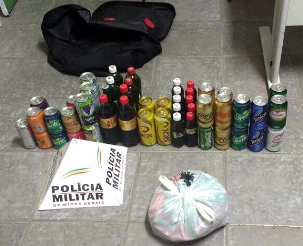 A a&ccedil;&atilde;o policial impediu o furto no estabelecimento e os produtos que j&aacute; estavam dentro das mochilas foram recuperados