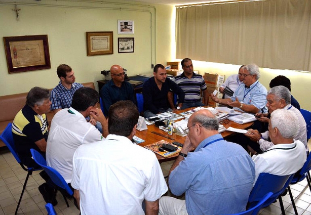 Bil Creipaldi juntamente com os demais membros da Mesa Diretora do Hospital de Cataguases falou sobre a realidade da entidade aos vereadores eleitos