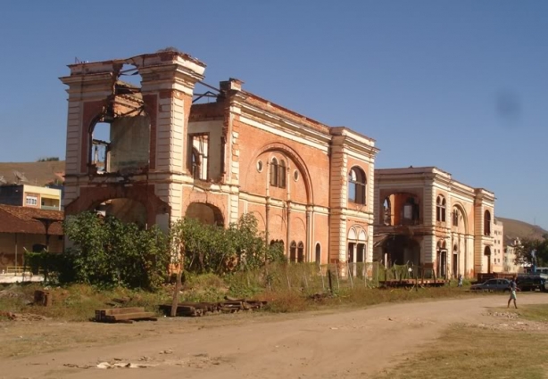 Um dos patrimônios históricos de Além Paraíba: O antigo Hotel da estação ferroviária.