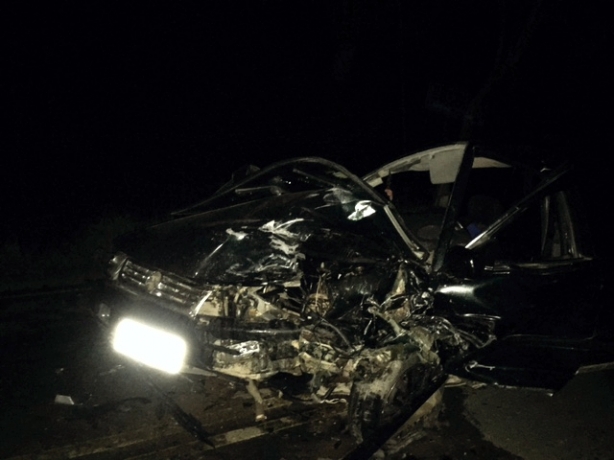 O Santana ficou bastante danificado e seu motorista pode ter sofrido les&otilde;es graves