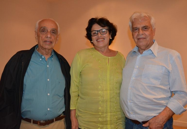 O escritor José Resende Reis junto da historiadora Joana Capella e seu marido Gilson
