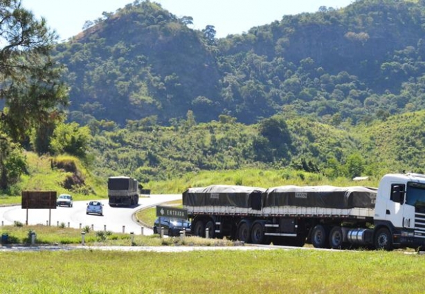 O fim do ano traz aumento no movimento das estradas e a PRF de Leopoldina dá orientações sobre segurança aos motoristas