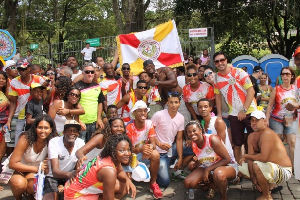 Escola de Samba Uni&atilde;o dos Bairros, campe&atilde; do Carnaval de 2015, durante a apura&ccedil;&atilde;o do resultado 