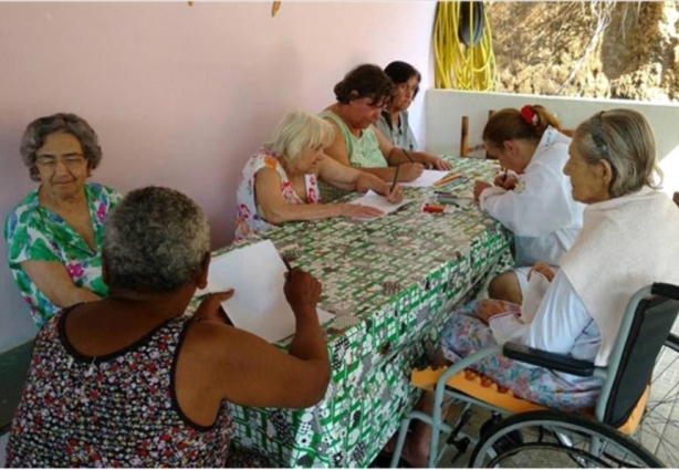 O trabalho dos alunos bolsistas da FIC no projeto tem estimulado os idosos do Lar São Vicente de Paulo