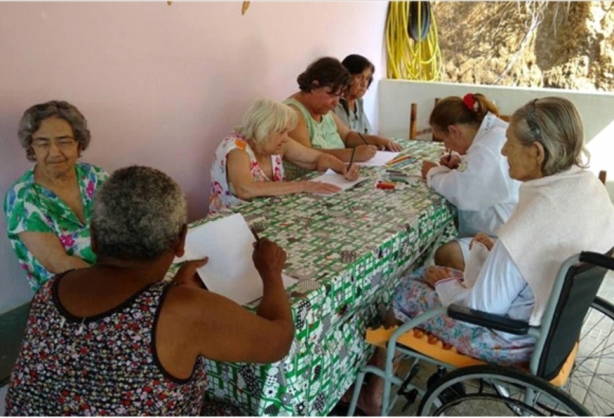 O trabalho dos alunos bolsistas da FIC no projeto tem estimulado os idosos do Lar S&atilde;o Vicente de Paulo