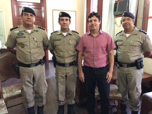 Da esquerda para a direita: Tenente Coronel Cl&oacute;vis Pimenta, Tenente Coronel Ramos, prefeito Willian Lobo e Major Willian Machado