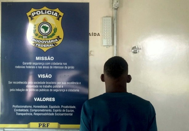 Ao ser preso rapaz confessou a posse da droga e que a levava para uma cidade do interior do estado do Rio de Janeiro