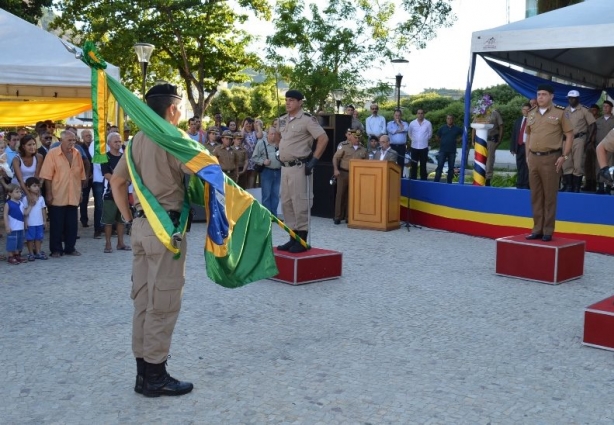 A solenidade aconteceu em praça pública e contou com a participação da população