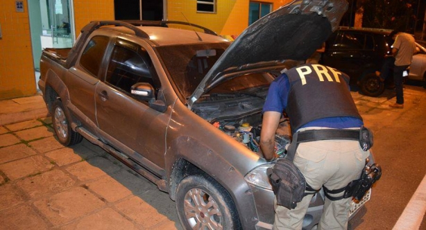 A caminhonete clonada foi roubada em Bras&iacute;lia/DF e estava totalmente adulterada