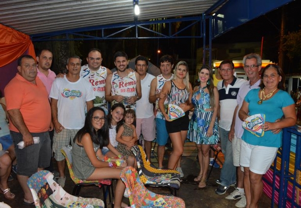 Lideranças do município participaram da segunda noite do Carnaval de Cataguases que levou uma multidão à Passarela do Samba